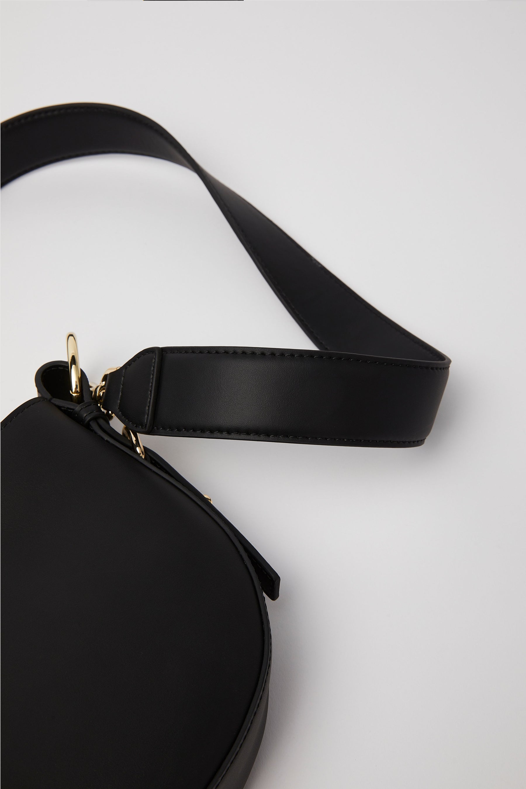 Smooth Leather Saddle Bag | Black Gold