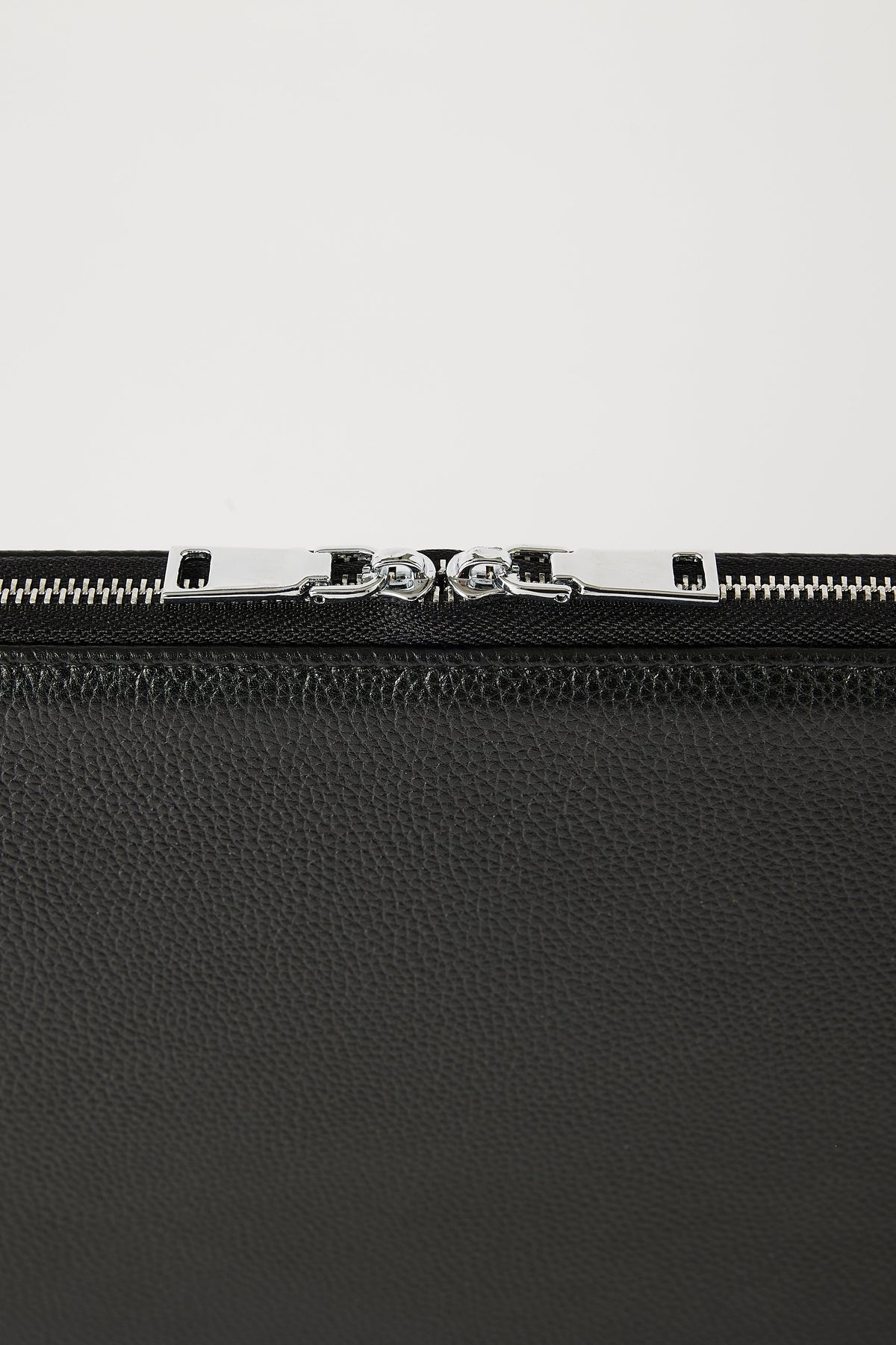 220908_MonPurse_09_LaptopCase_Black_51.jpg