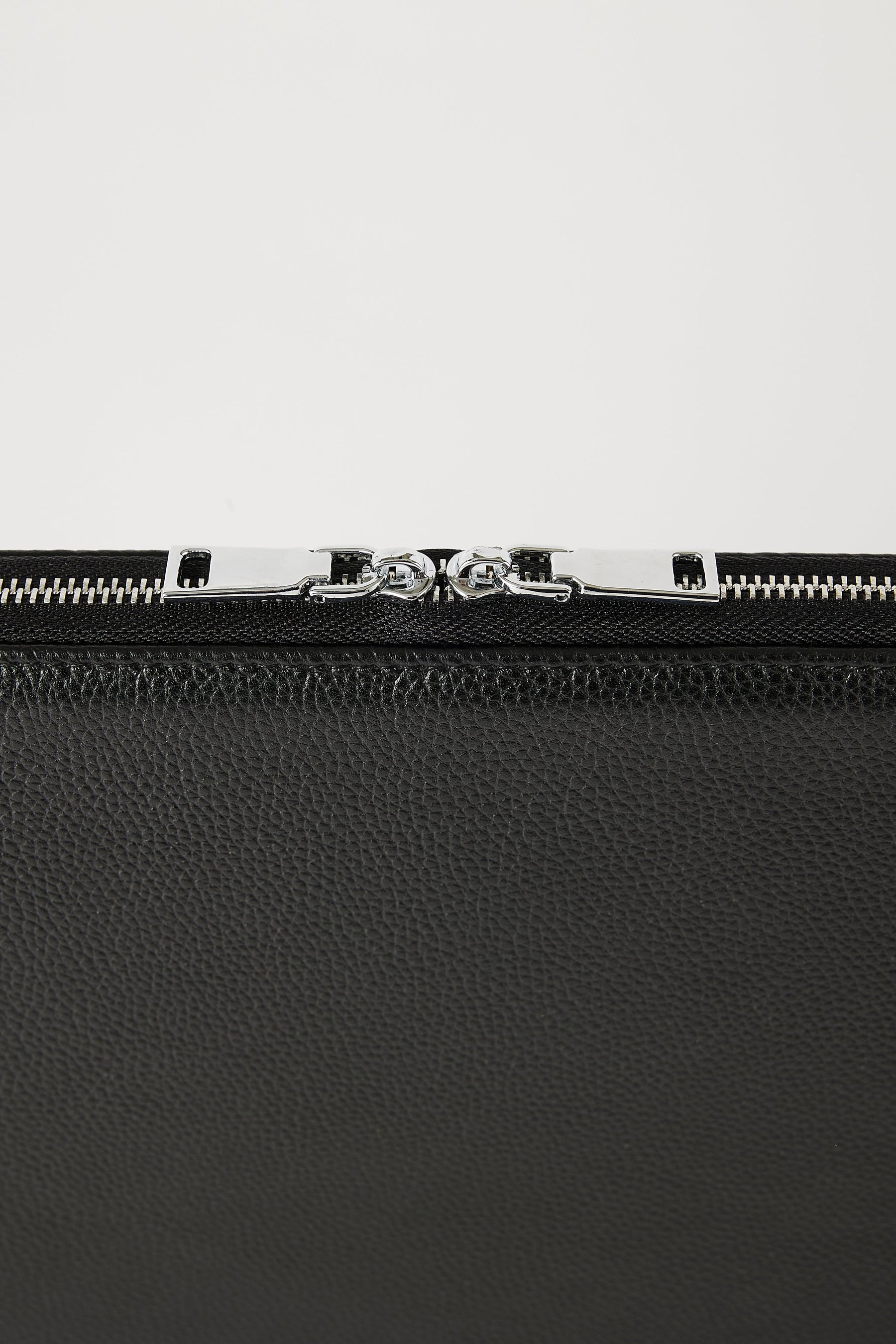 220908_MonPurse_09_LaptopCase_Black_51.jpg