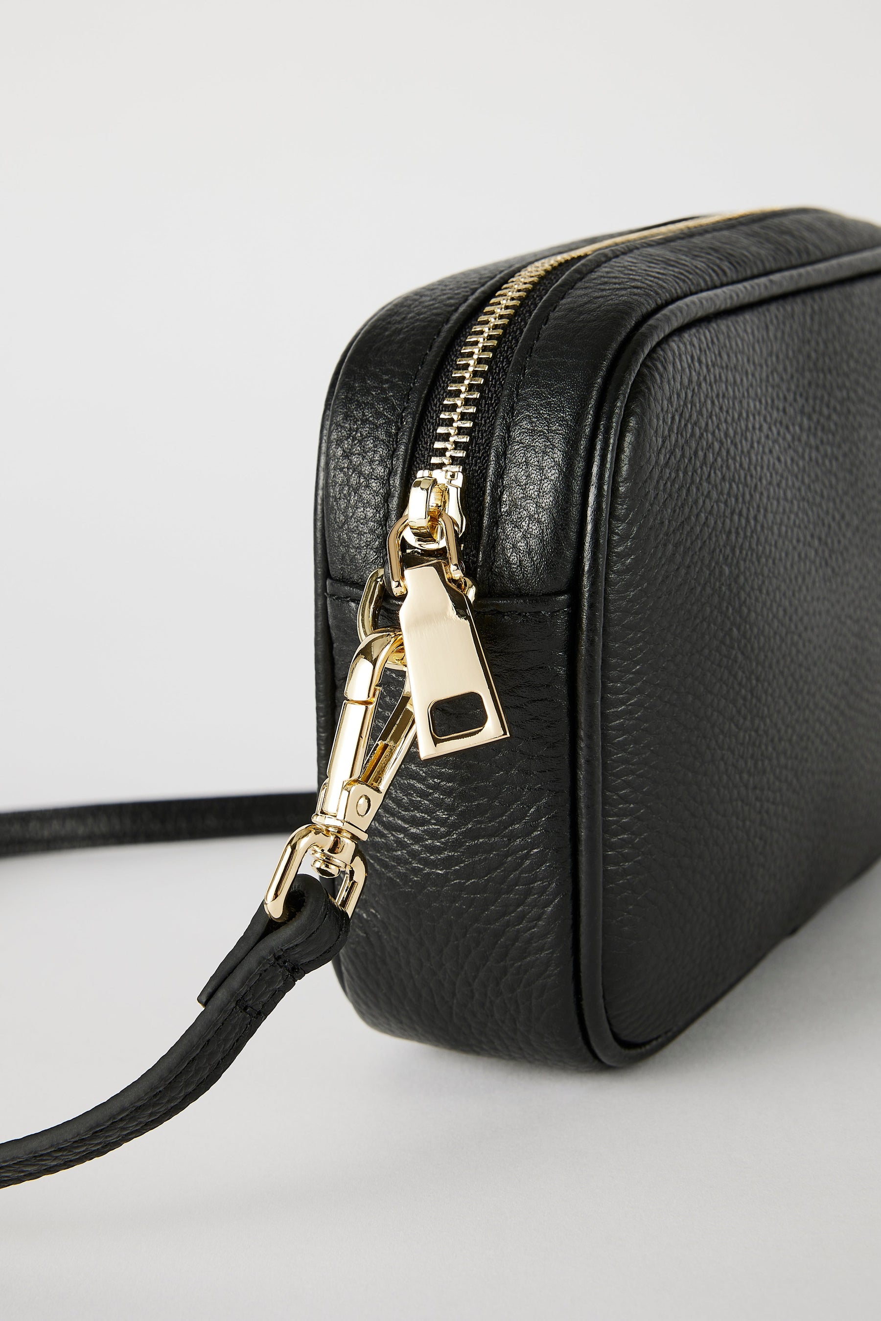 220908_MonPurse_12_CrossBody_Black_44.jpg