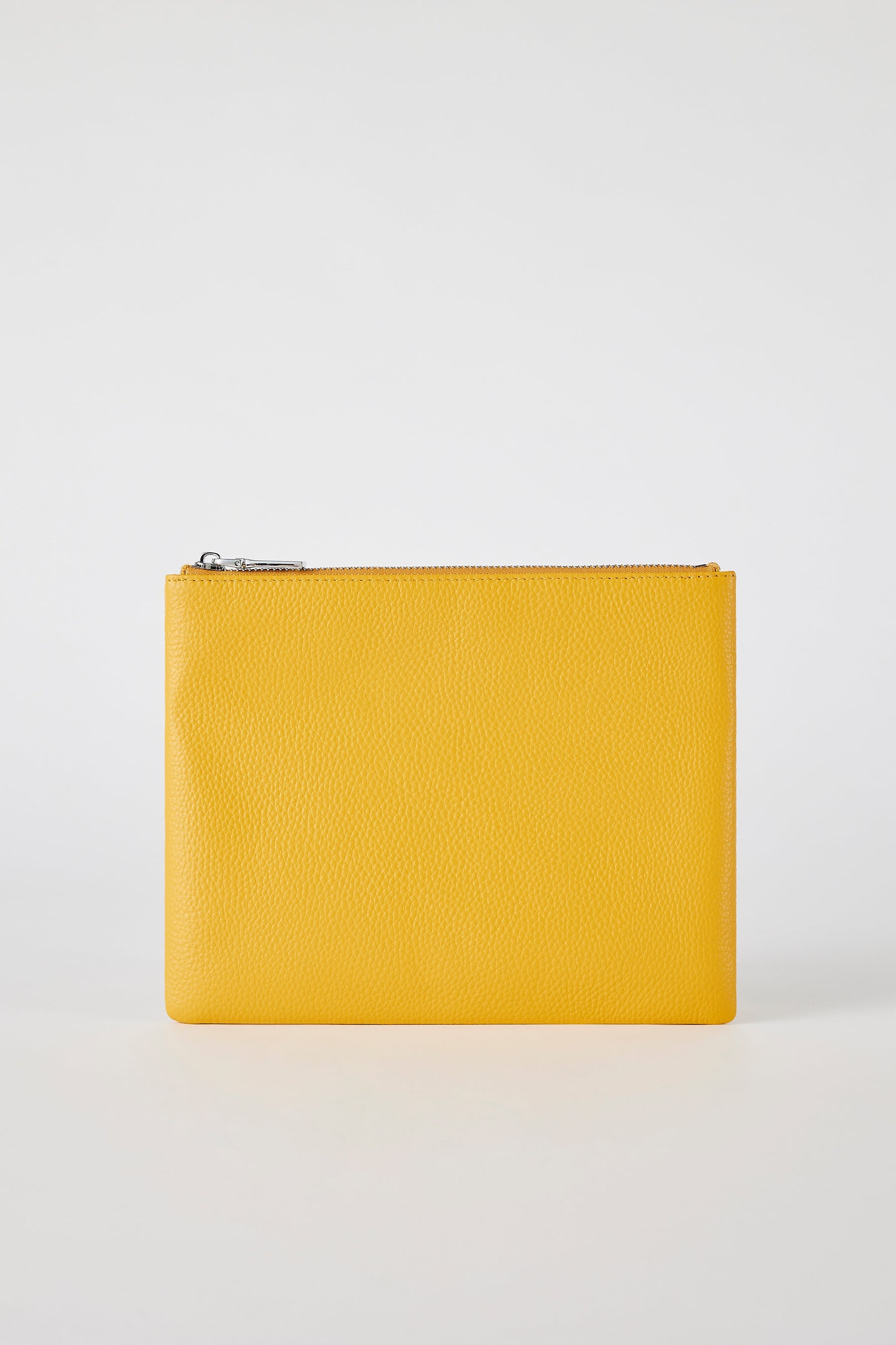 220908_MonPurse_13_ClassicPouch_Yellow_332_bc947531-f145-47a2-8553-6aaae51c088a.jpg