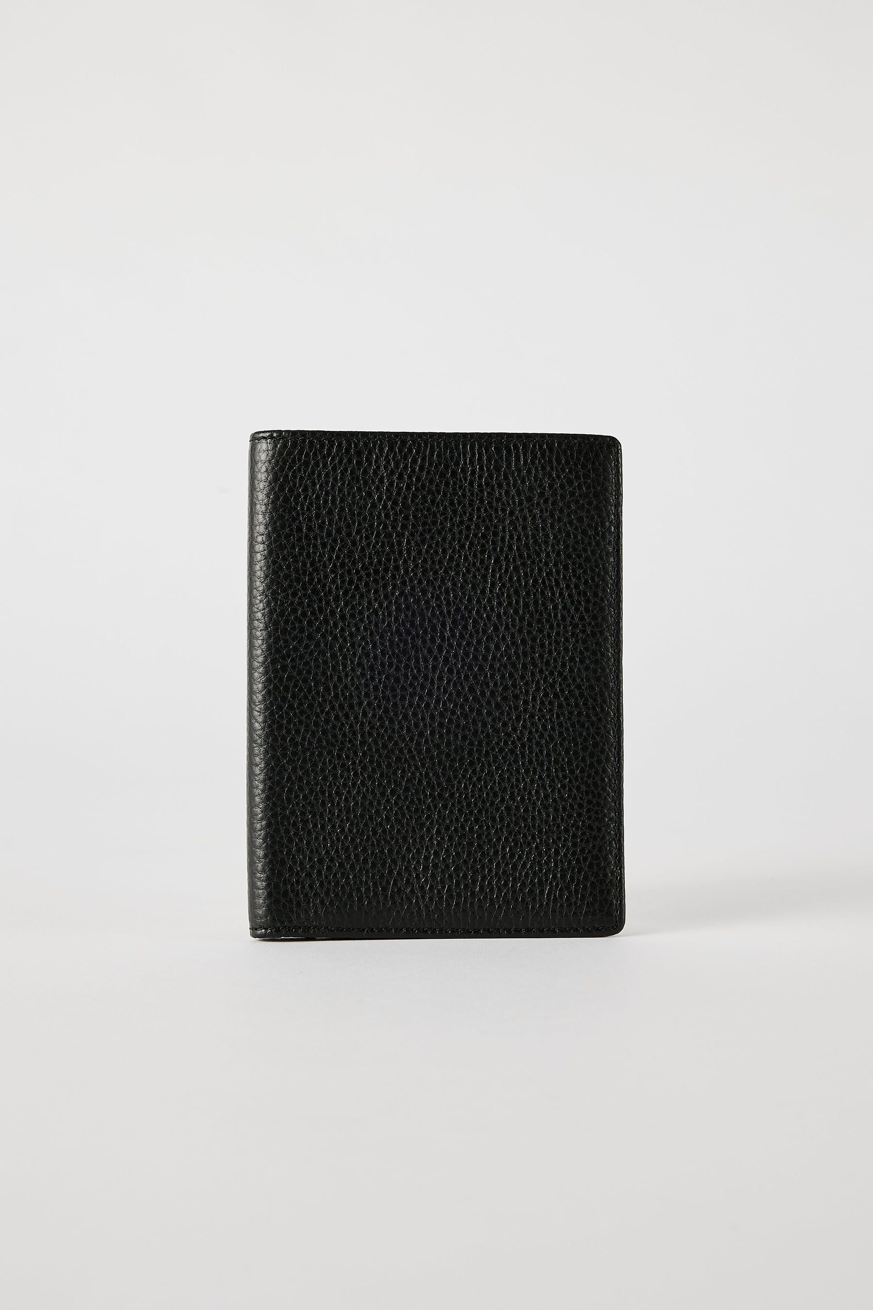 220908_MonPurse_28_Passport_Luxe_Black_463_27616012-59bd-4e22-ad04-33fc25164565.jpg