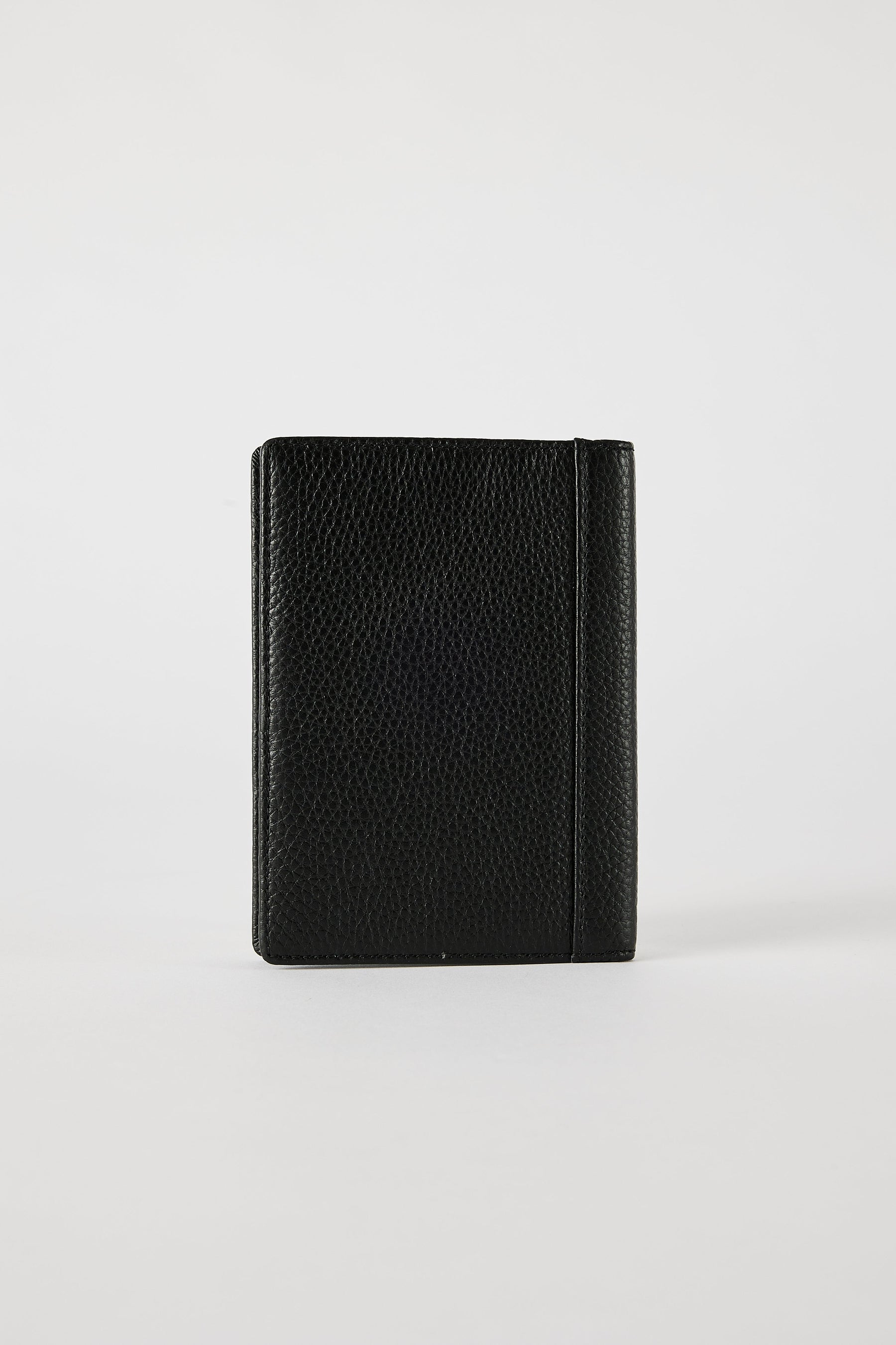 220908_MonPurse_29_Passport_Luxe_Black_464_0a05ee15-01fd-4933-877f-42fb5f0111c8.jpg