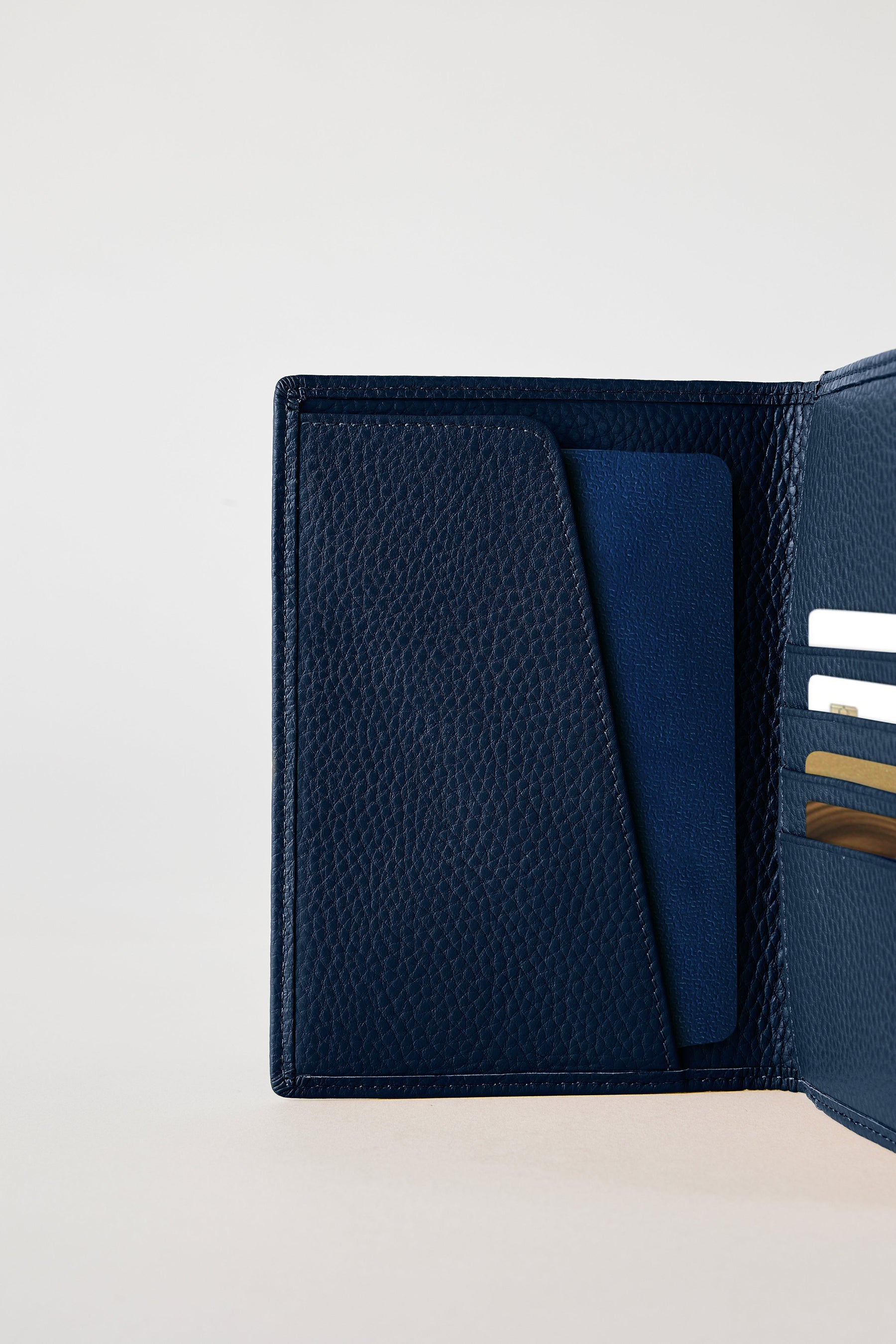 230103_luxepassportdarknavy2_5661e13b-9c16-4d45-b92e-bae24ca4f8c2.jpg