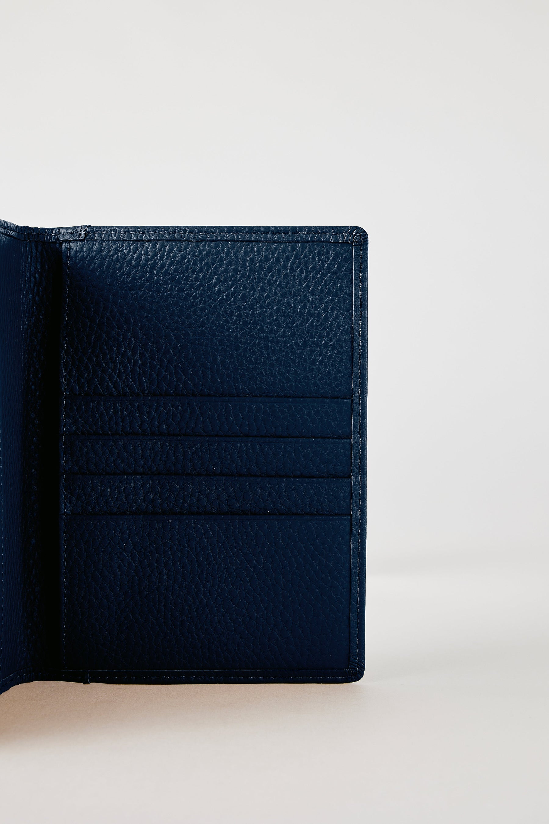230103_luxepassportdarknavy32.jpg