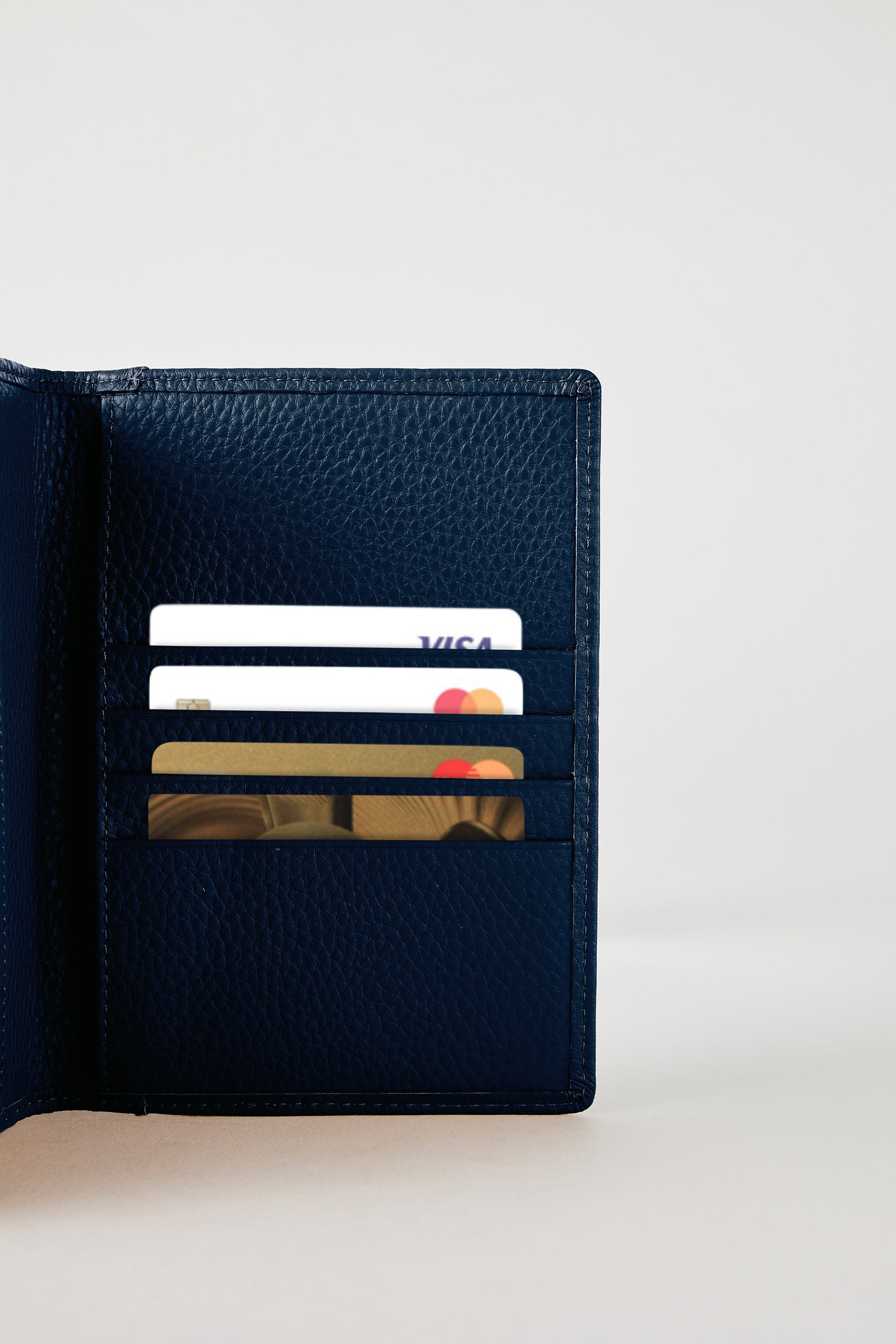 230103_luxepassportdarknavy3_96953845-80c5-4a1e-b9b4-650ec1820fd2.jpg