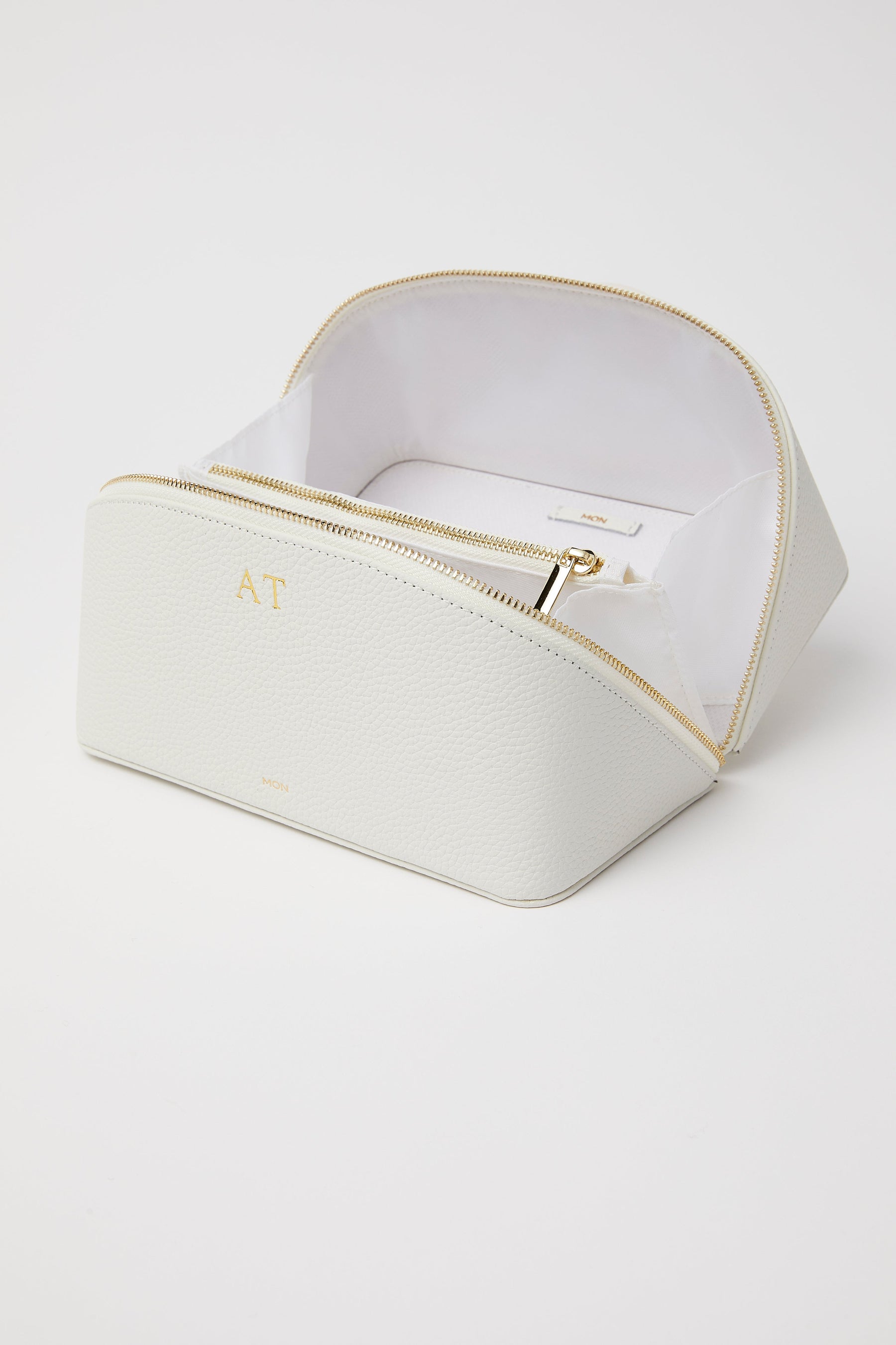 Cosmetic_Bag_White_8_f5d89a16-36df-4c0d-8953-674743ad55ea.jpg