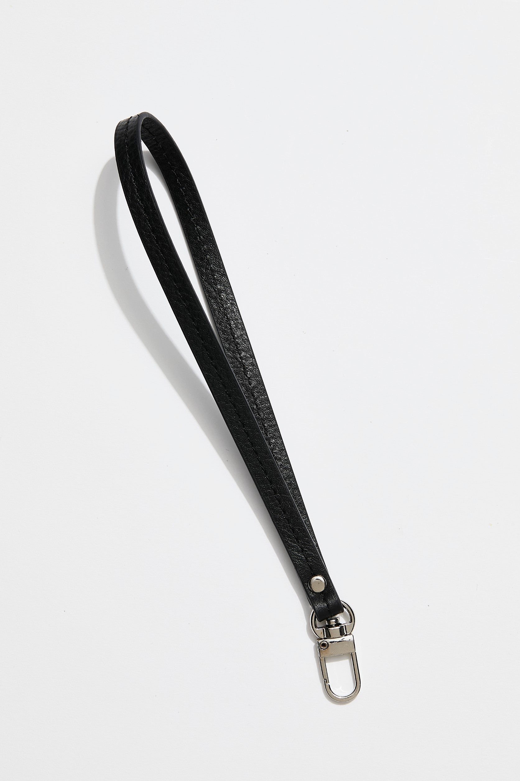 PouchWristlet_BlackSilver_1_ProductImage_d2fc55b9-3766-456c-88be-1dff084e7c1d.jpg