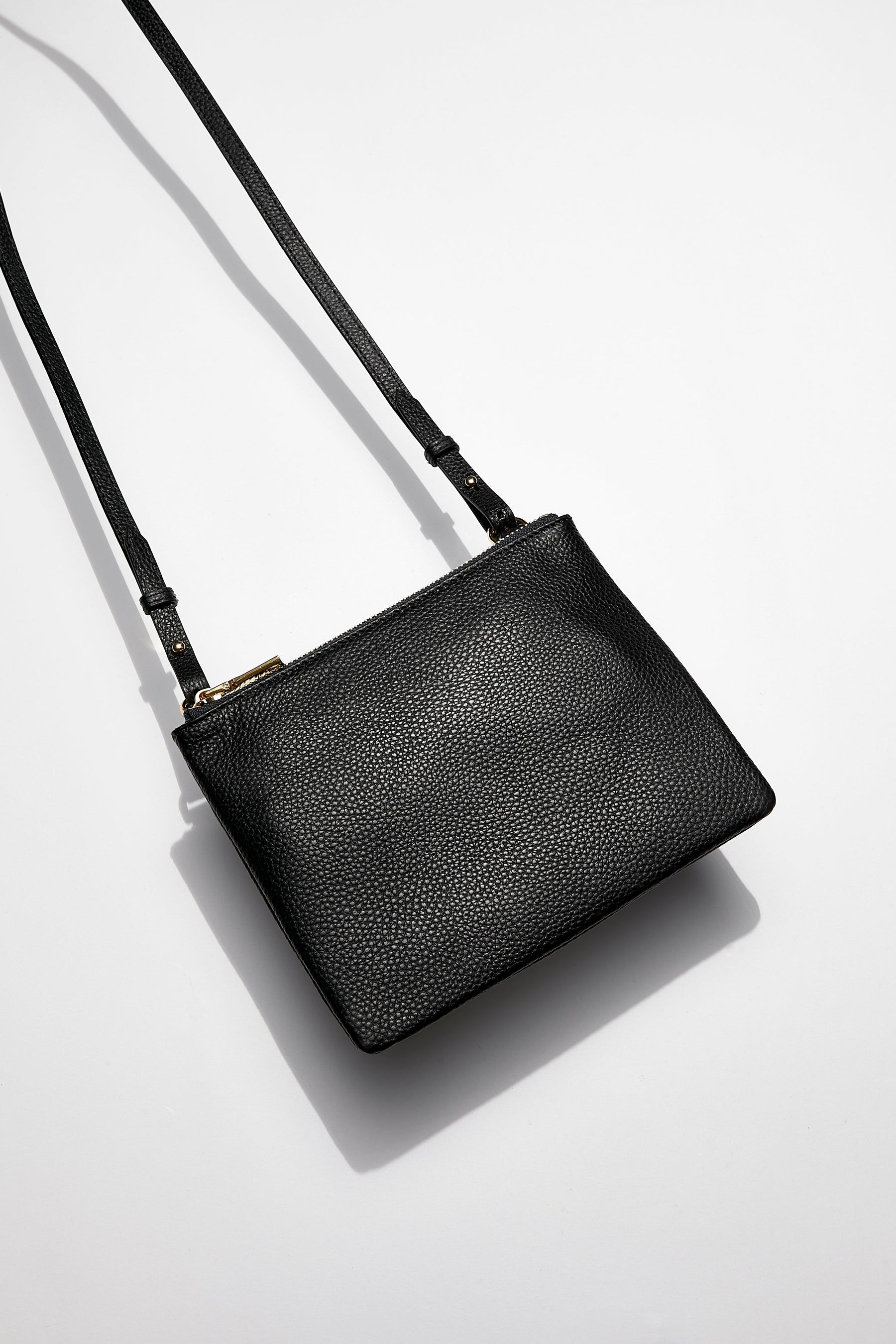 SinglePouchBag_BlackGold_32.jpg