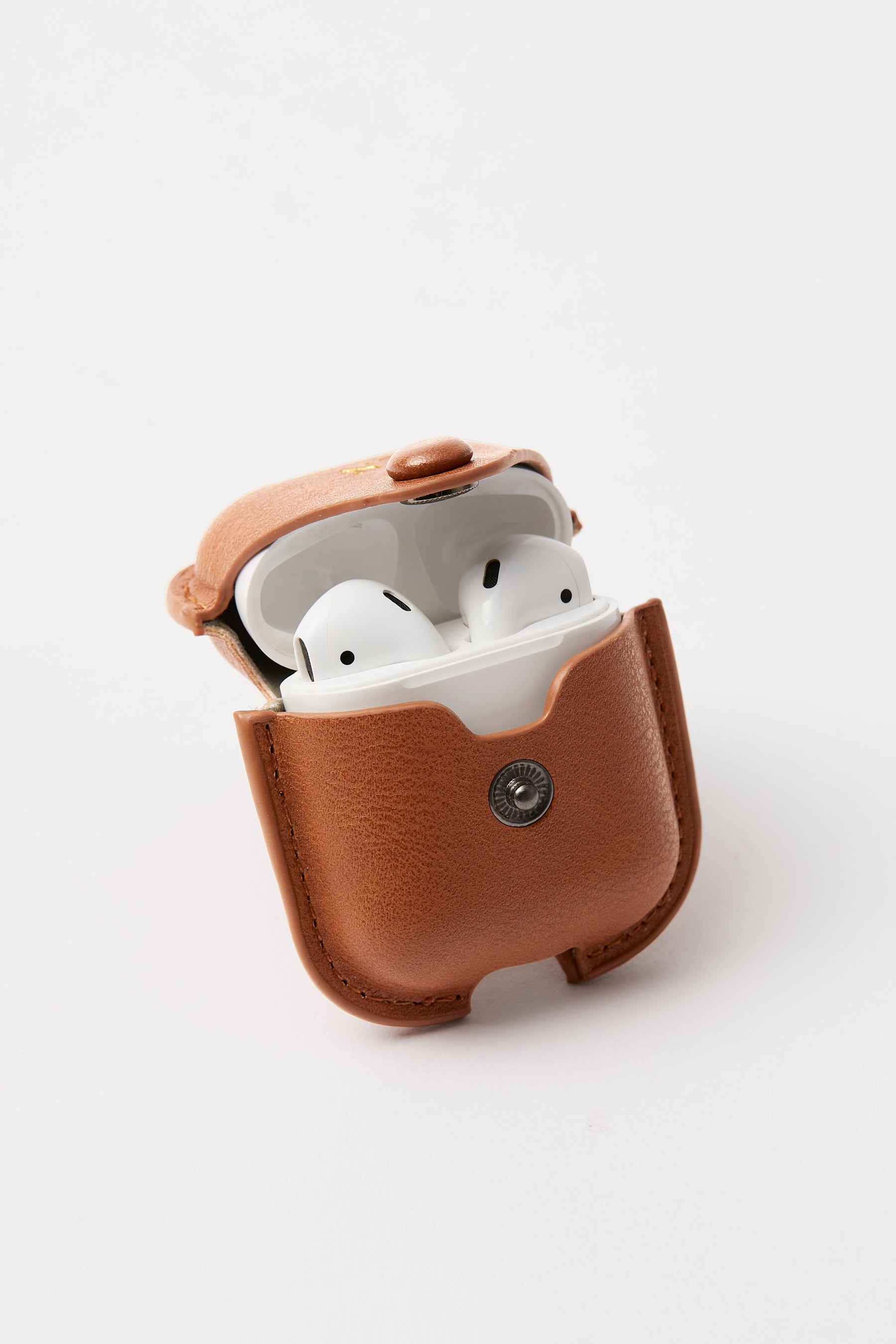 TANAIRPODS4.jpg