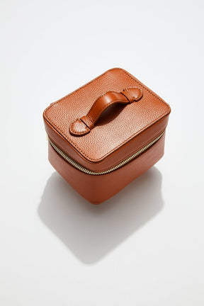 mon-purse-jewellery-box-camel-leather-gold-hardwear-front.jpg