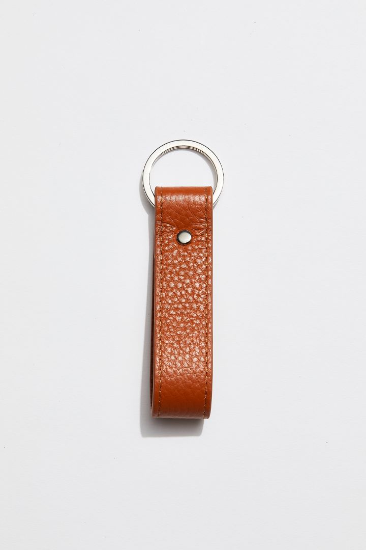 front view of MON Purses' personalised camel pebbled leather Loop Keyring with silver hardware