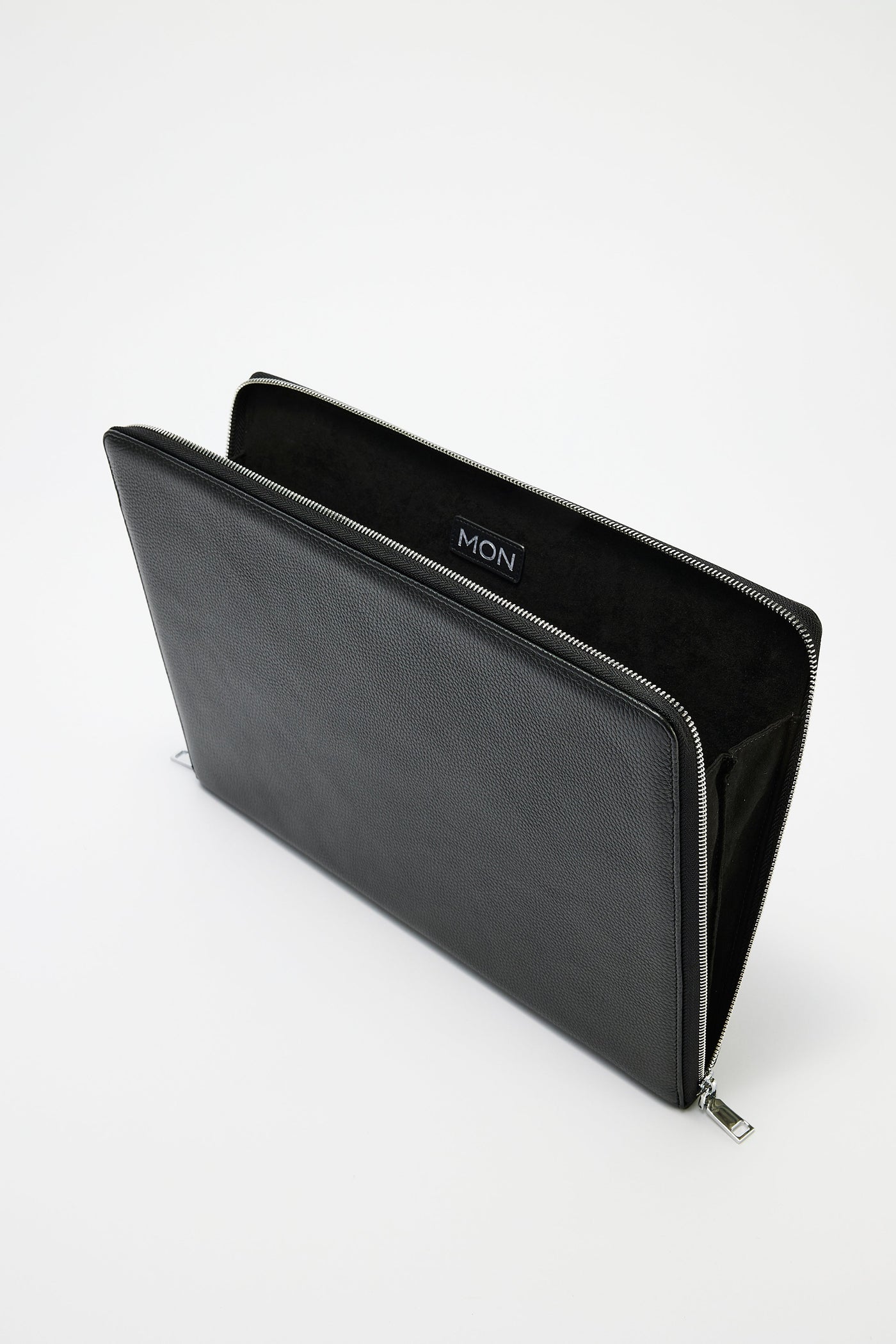 "220908_MonPurse_09_LaptopCase_Black_53_10775b74-e59b-42dc-8172-8f0165082811.jpg"