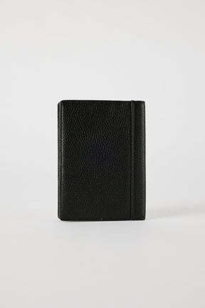 "220908_MonPurse_29_Passport_Luxe_Black_464_0a05ee15-01fd-4933-877f-42fb5f0111c8.jpg"