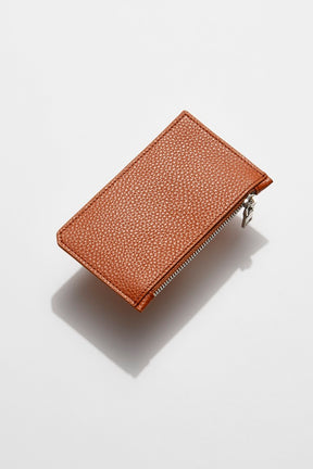 back view of mon purse's camel brown pebbled leather maxi card holder with silver zip 