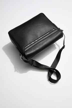 messenger-bag-black-leather-silver-hardware-back_9bf6e5fd-8782-4750-b833-c8855887fb89.jpg