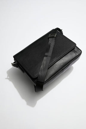 messenger-bag-black-leather-silver-hardware-front-2_bf9af313-824a-45b3-855b-93645355eb03.jpg