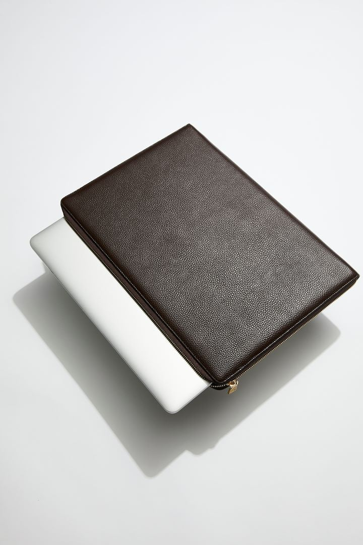 mon-purse-15-inch-laptop-case_chocolate-brown-leather-gold-hardware-laptop.jpg