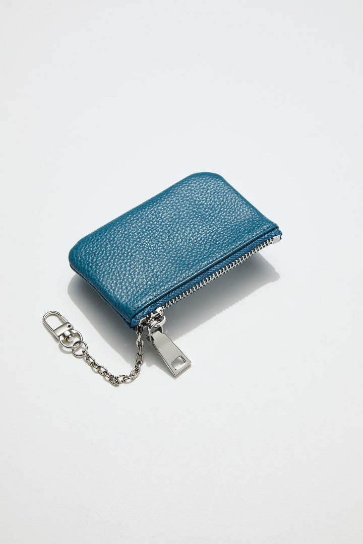 back view of mon purses' sky blue pebbled leather coin purse with silver zip and chain with clasp