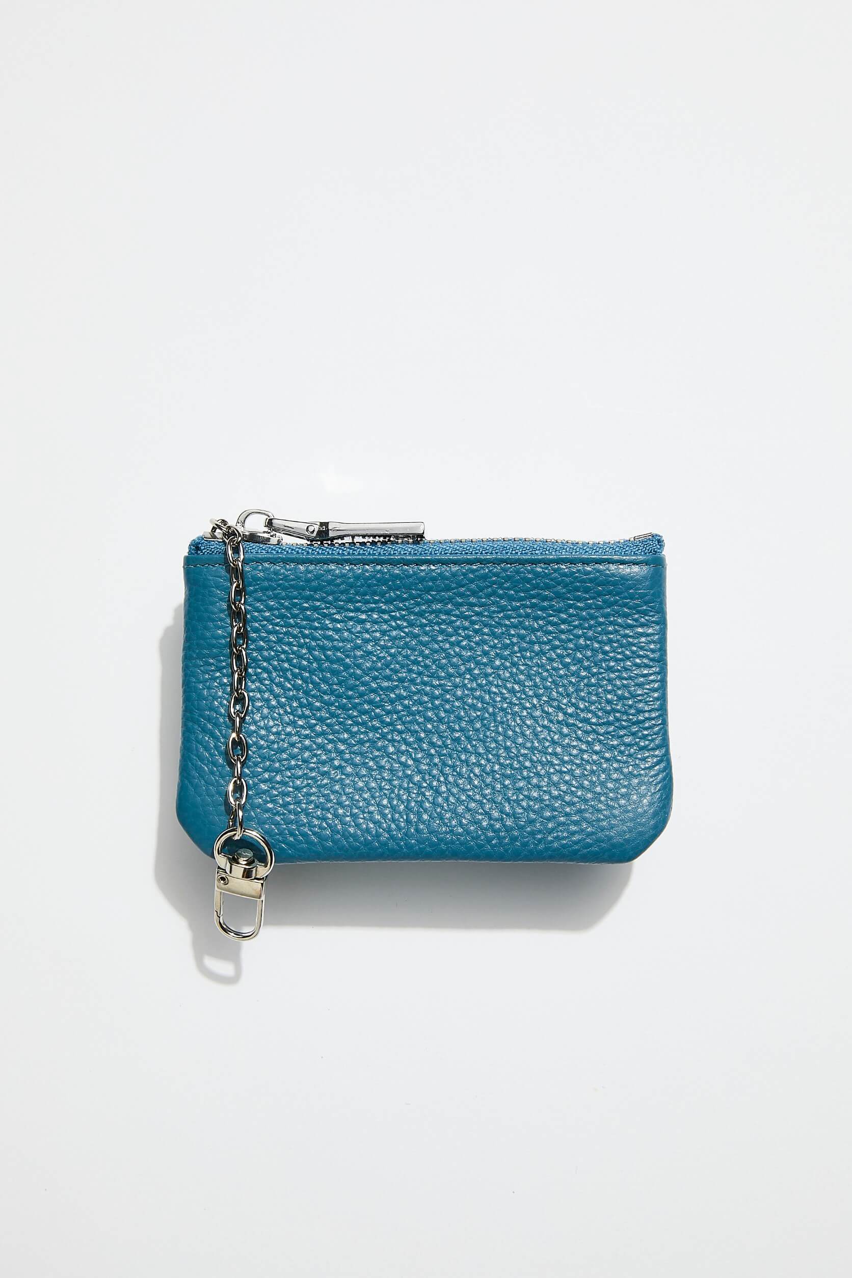 front view of mon purses' sky blue pebbled leather coin purse with silver zip and chain with clasp