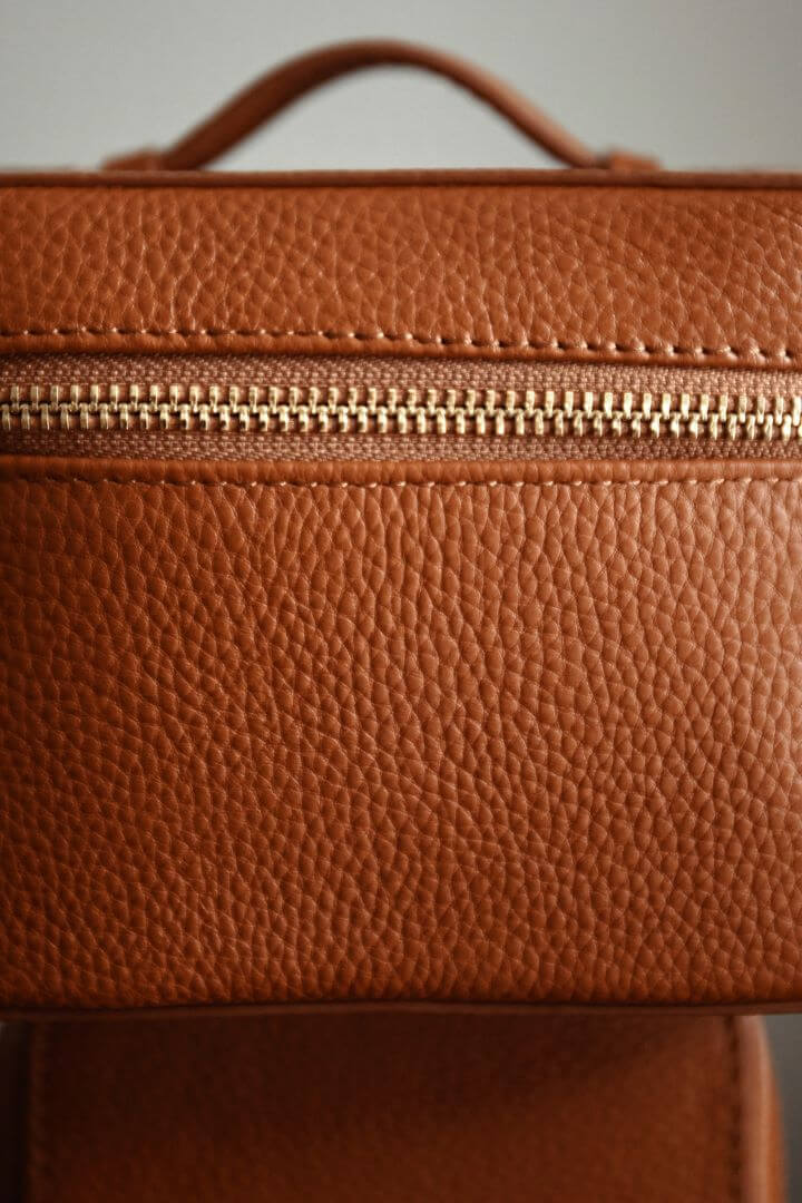 mon-purse-jewellery-box-camel-leather-gold-hardware-campigan-2_1.jpg