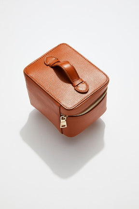mon-purse-jewellery-box-camel-leather-gold-hardwear-back.jpg
