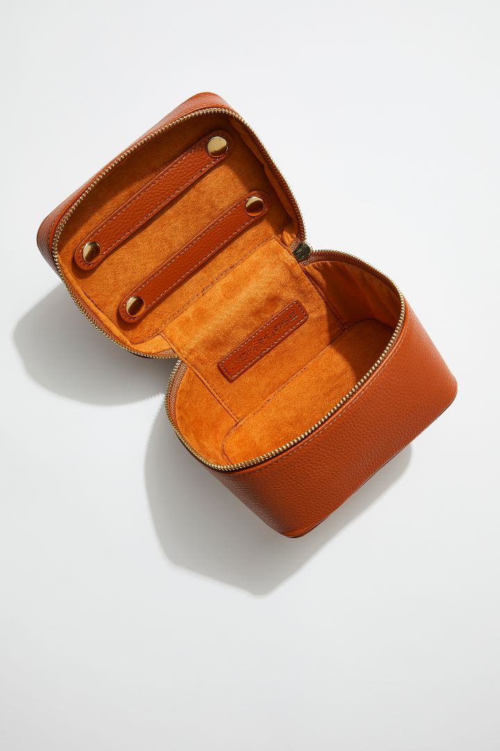 mon-purse-jewellery-box-camel-leather-hardware-open.jpg